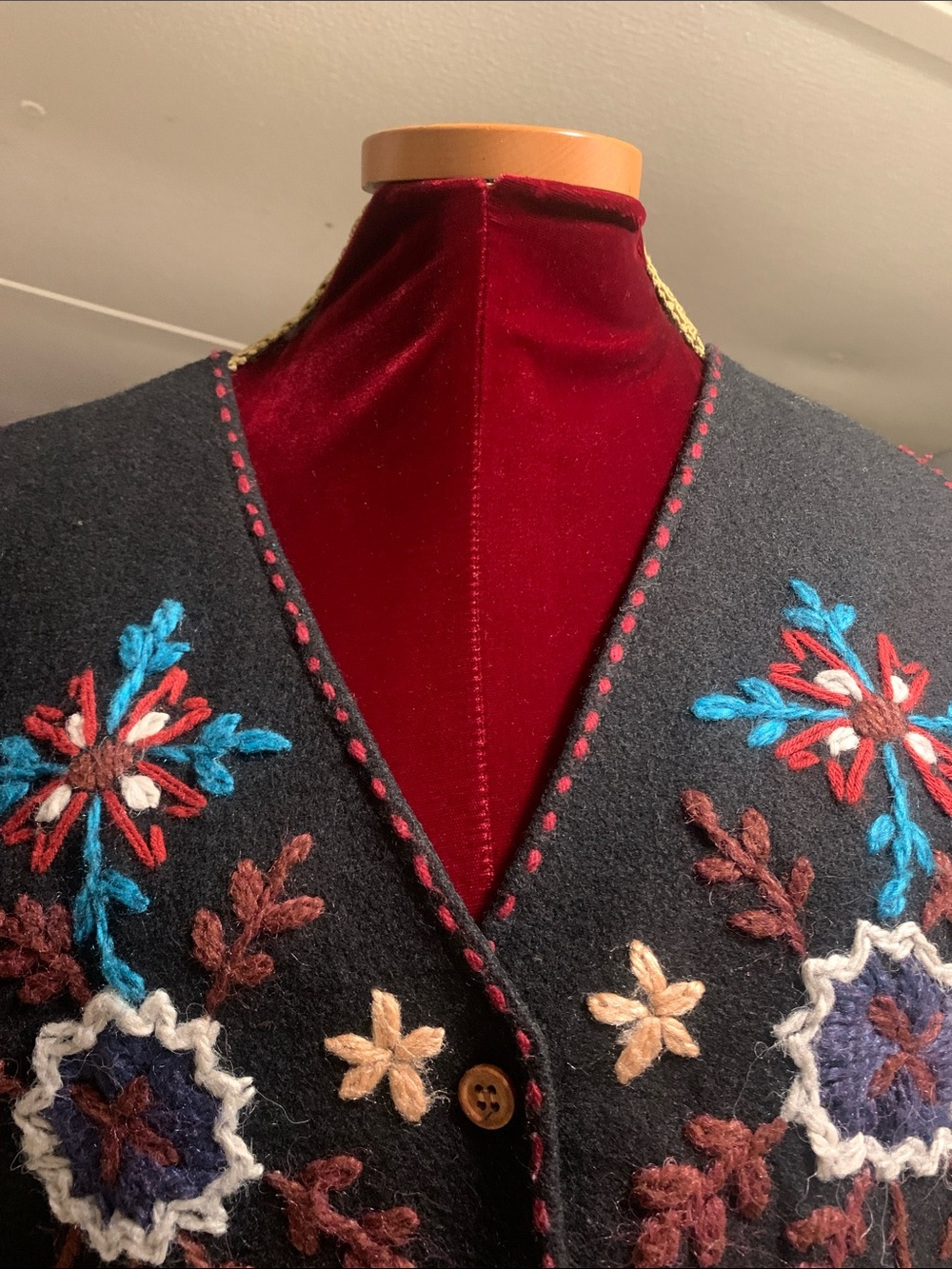 SGDN Vintage Embroidered Vest - Picture 3 of 8